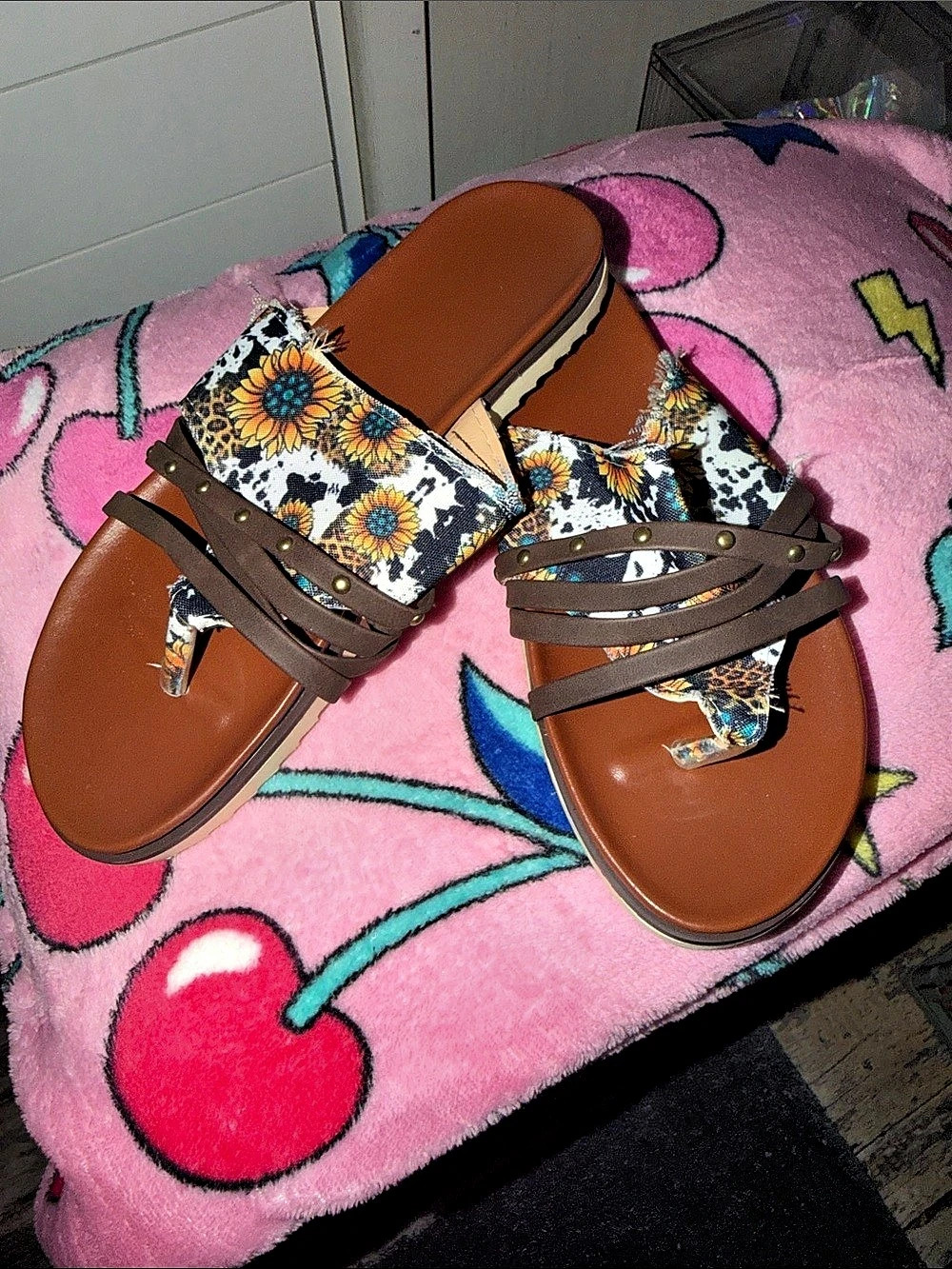 Floral Flat Sandals in Brown